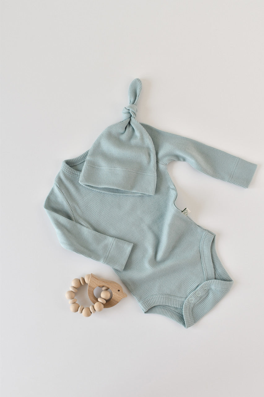 Set 4 piese: bluza, pantaloni, caciulita si manusi din bumbac organic si modal - , BabyCosy
